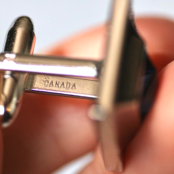 Vintage Hickok Canada Square Cufflinks Silver tone with Blue Rhinestone - Picture 4 of 4